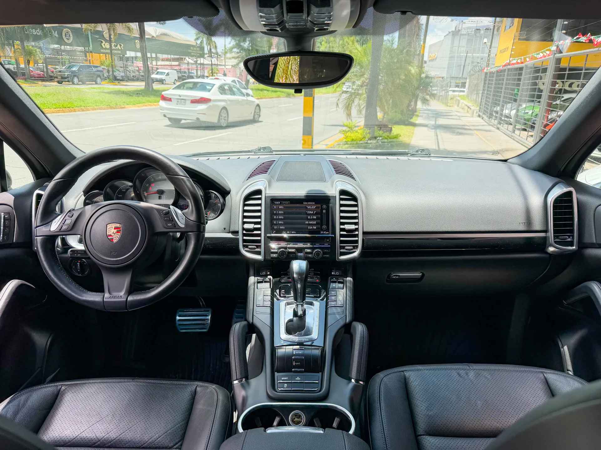 Car image 9