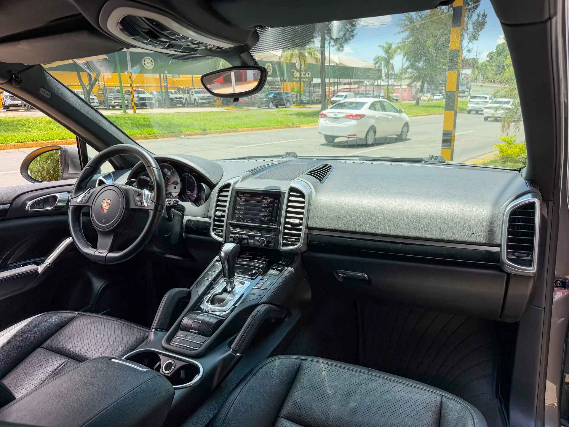 Car image 13