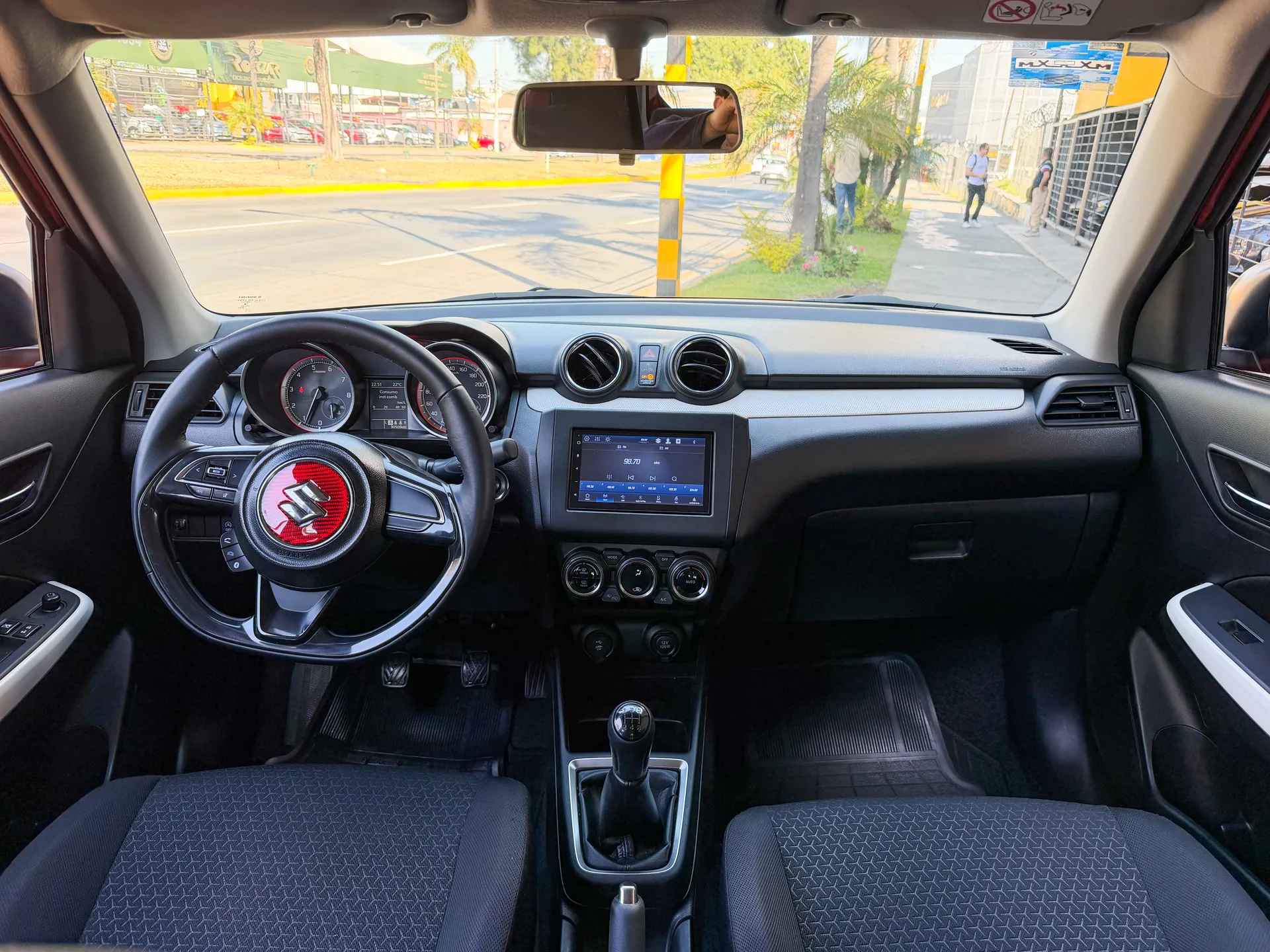 Car image 10