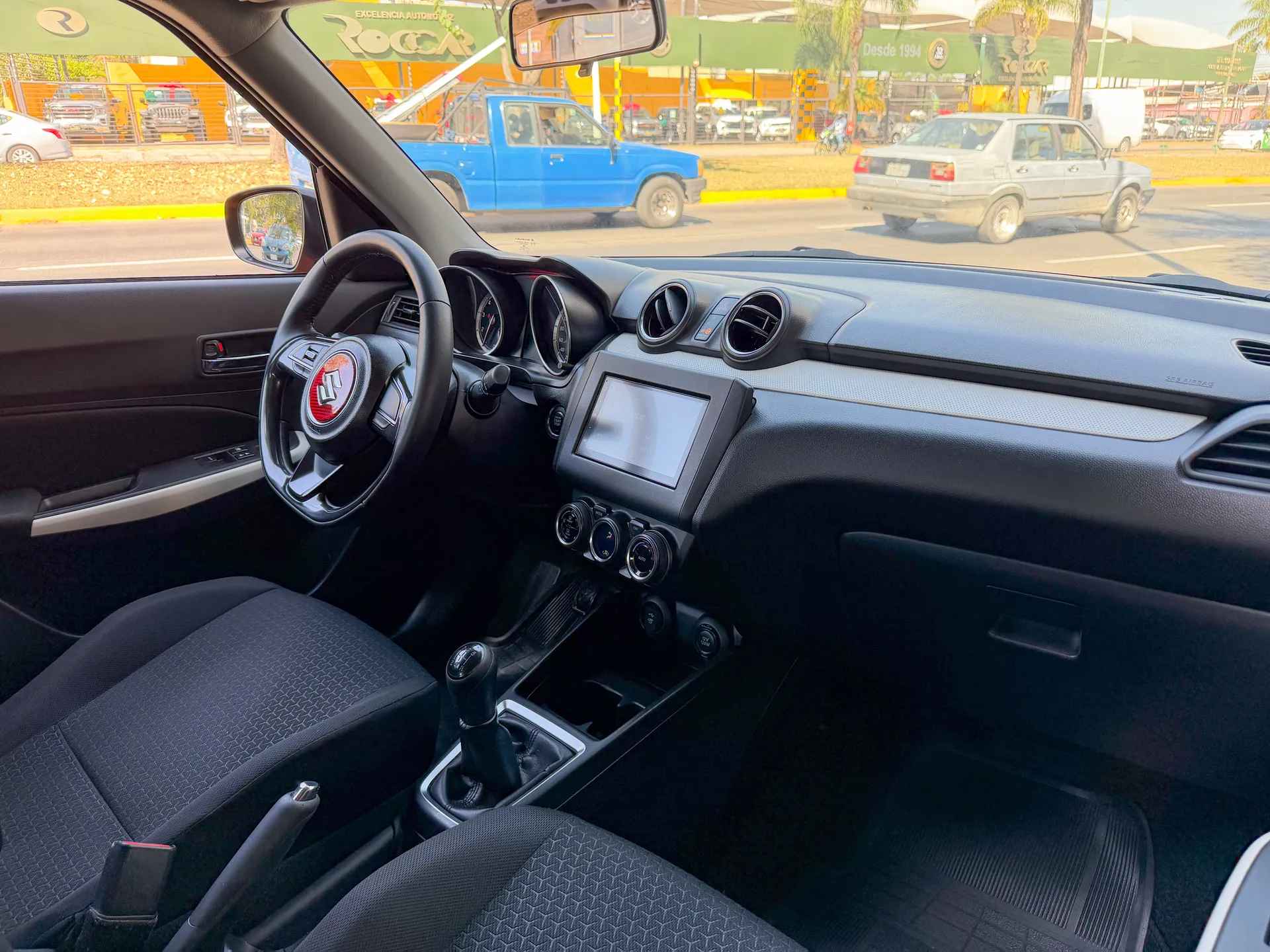 Car image 12