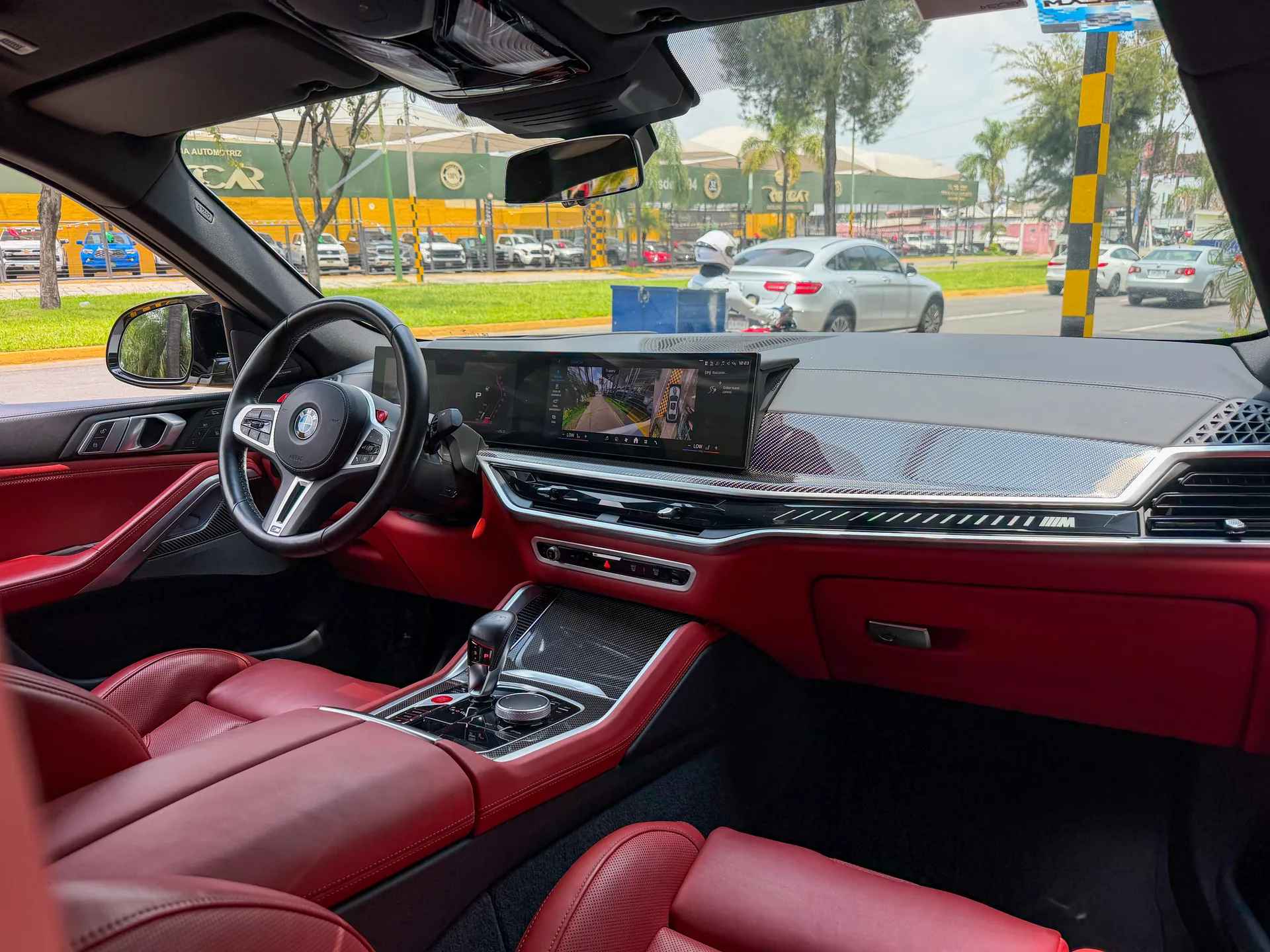Car image 16
