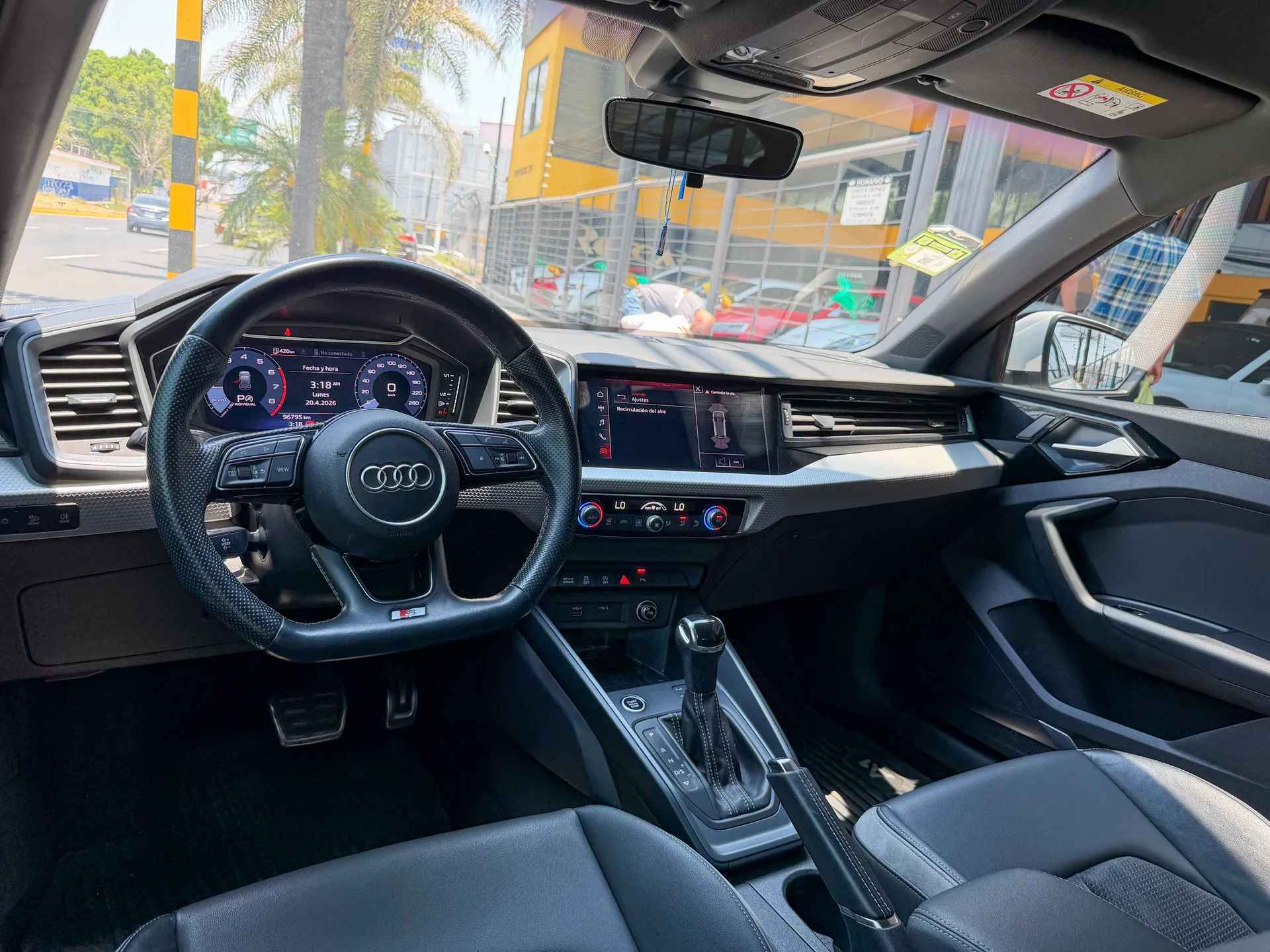 Car image 9