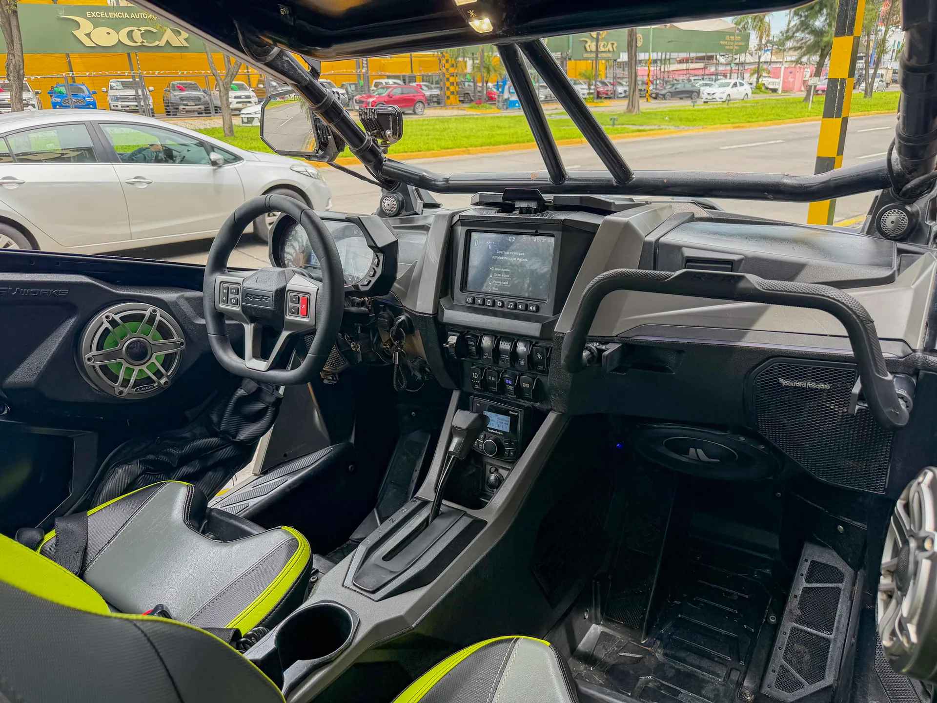 Car image 10