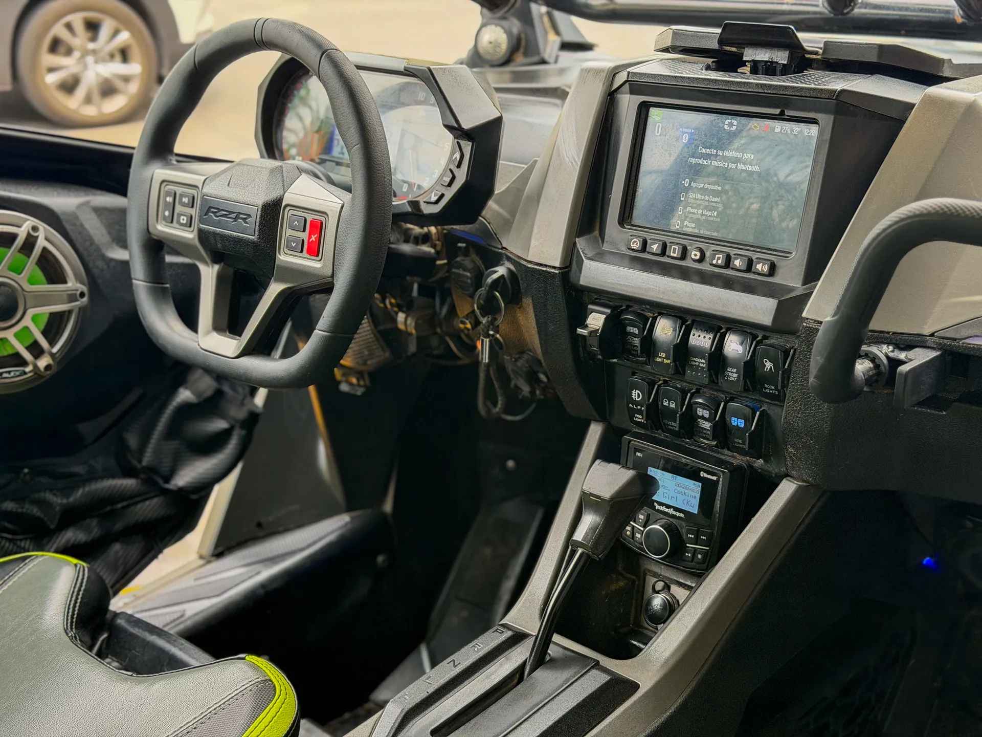 Car image 11