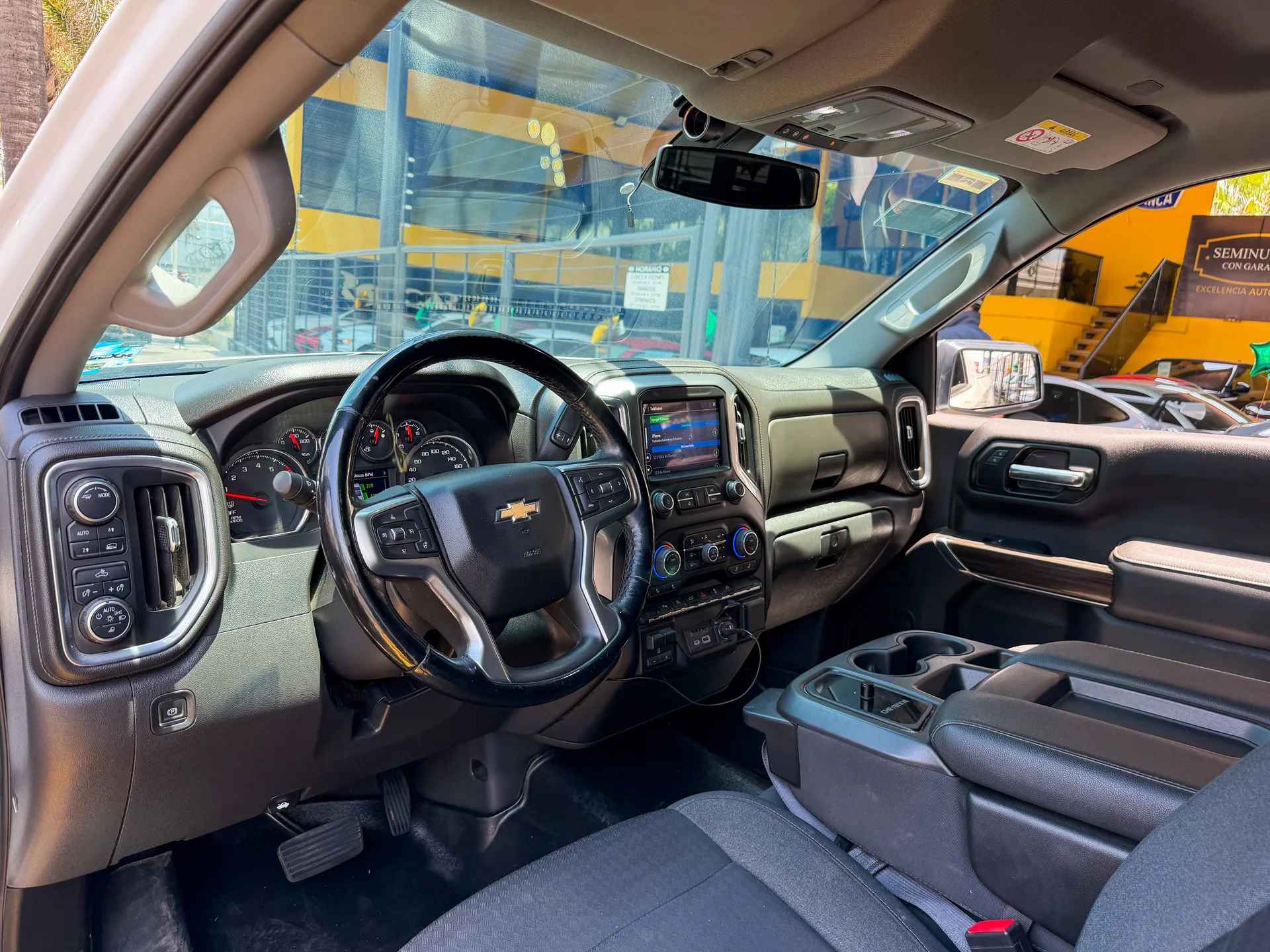 Car image 10