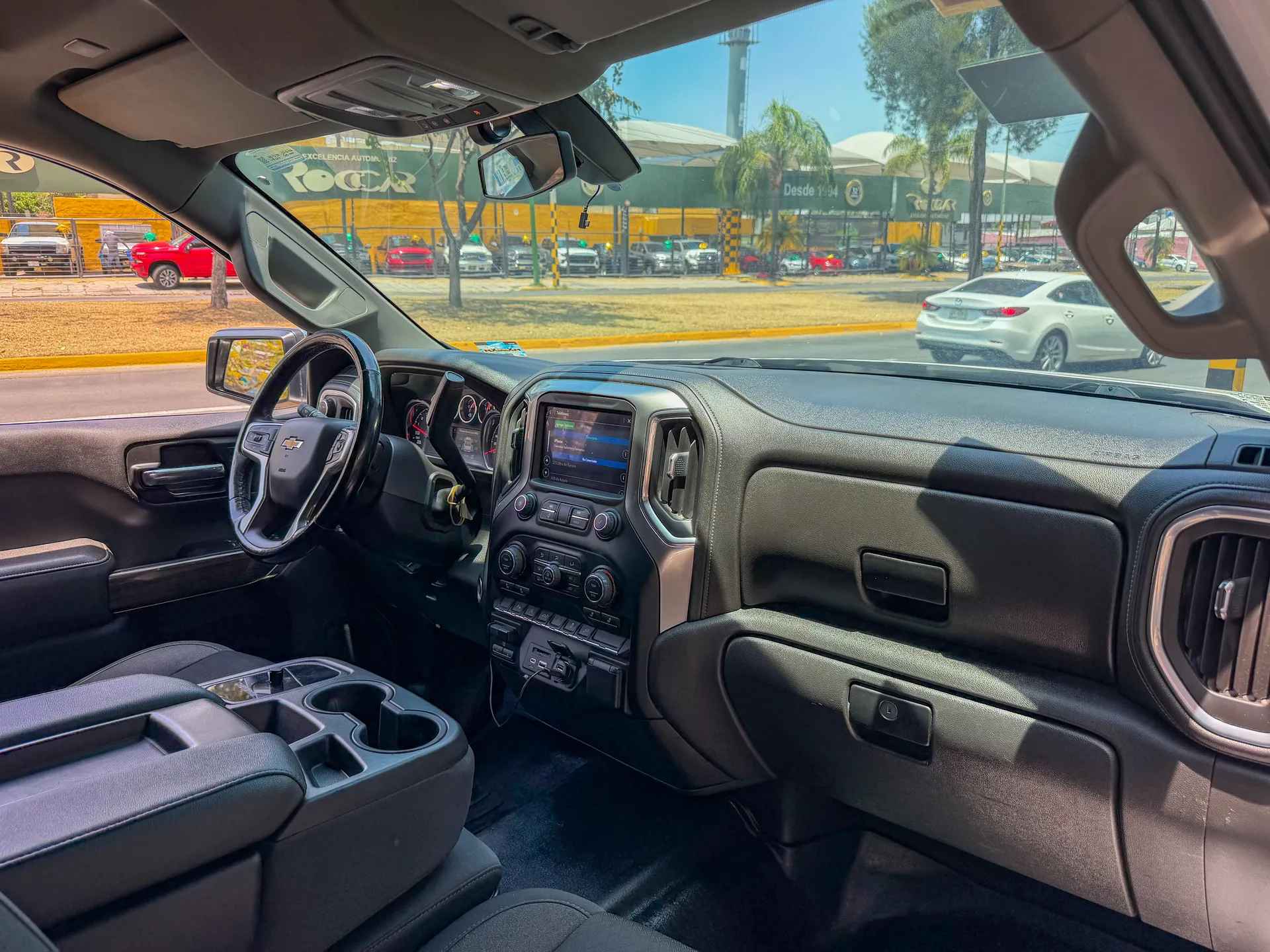 Car image 11