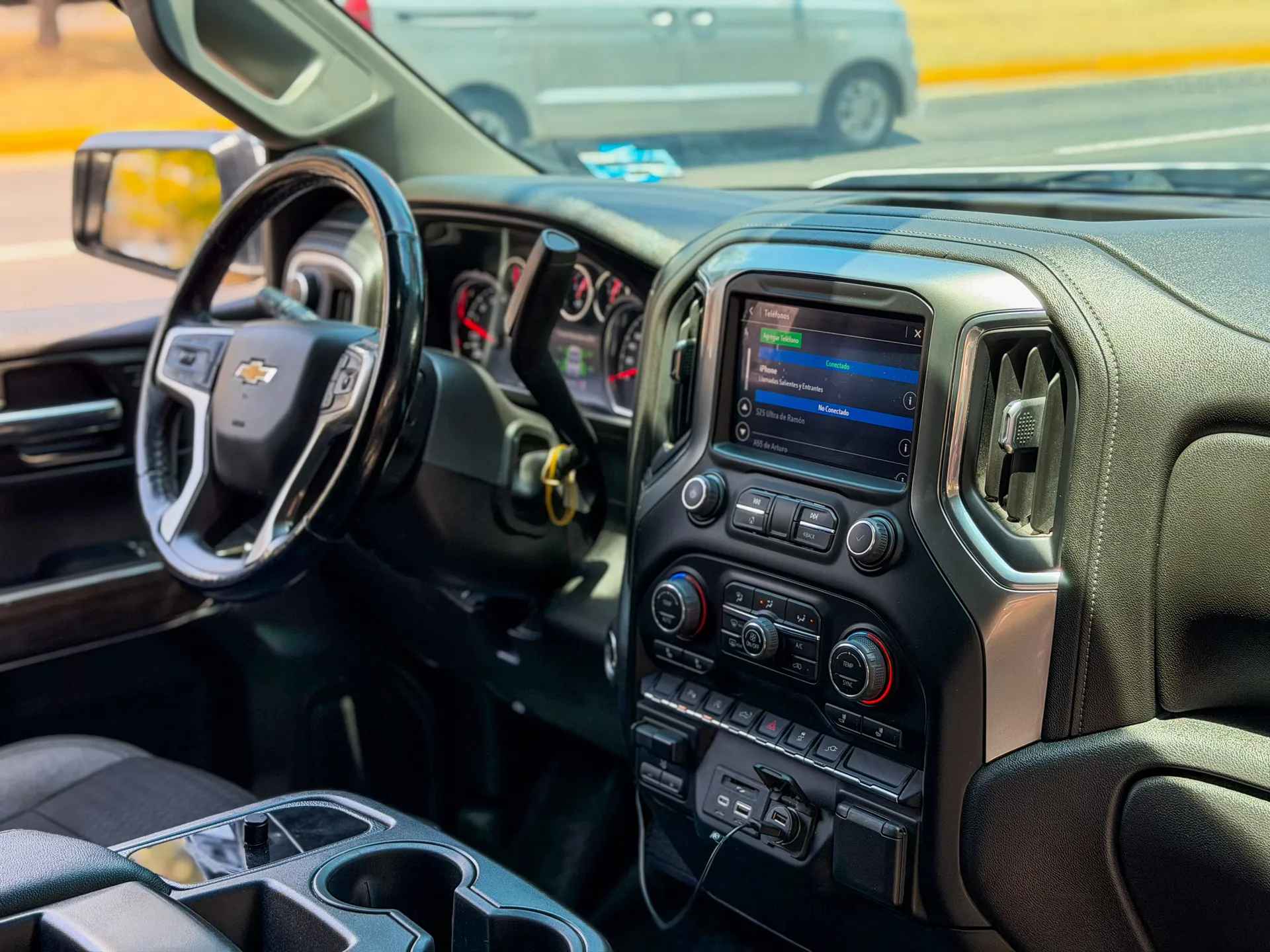 Car image 12