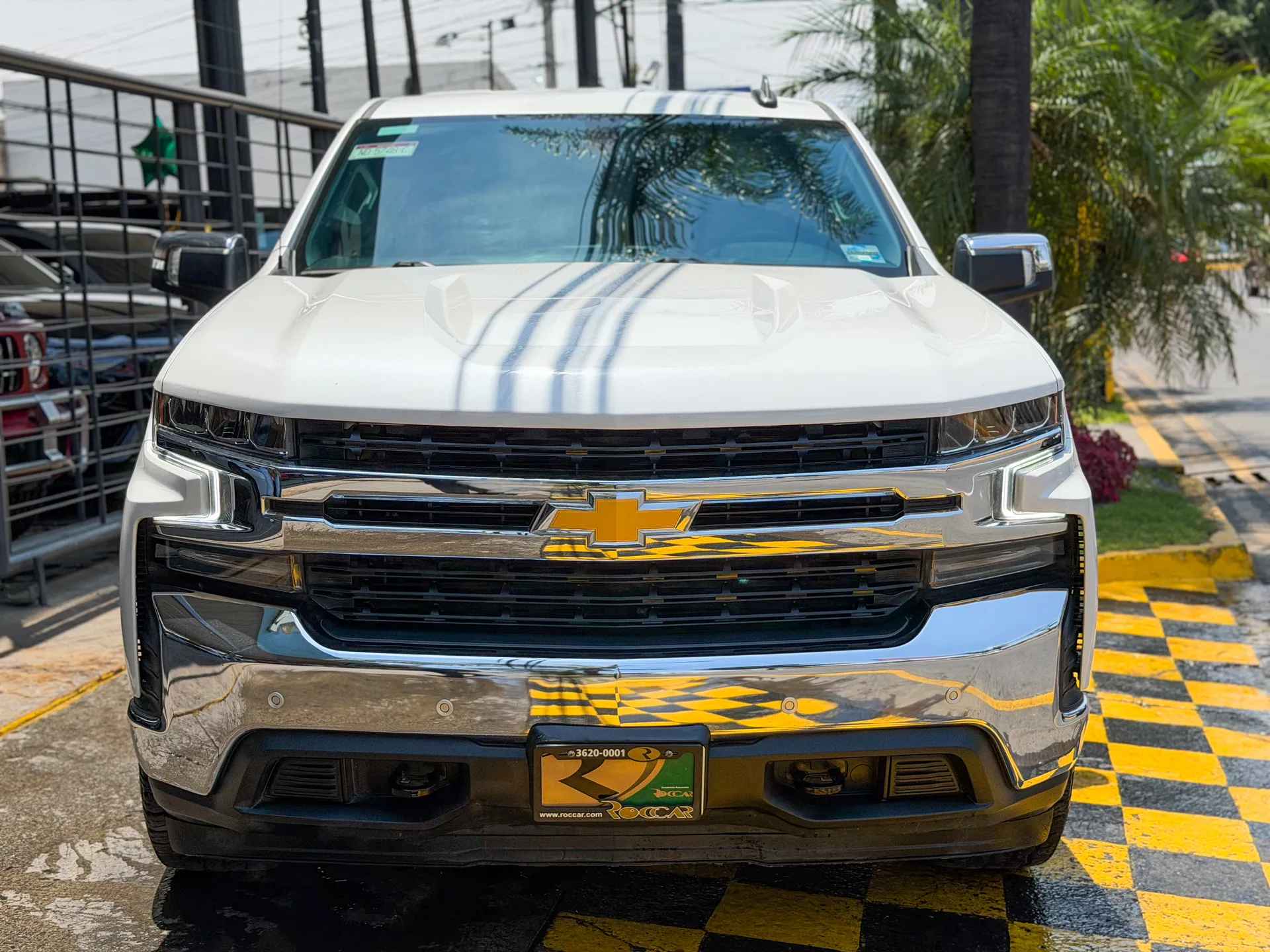 Car image 3