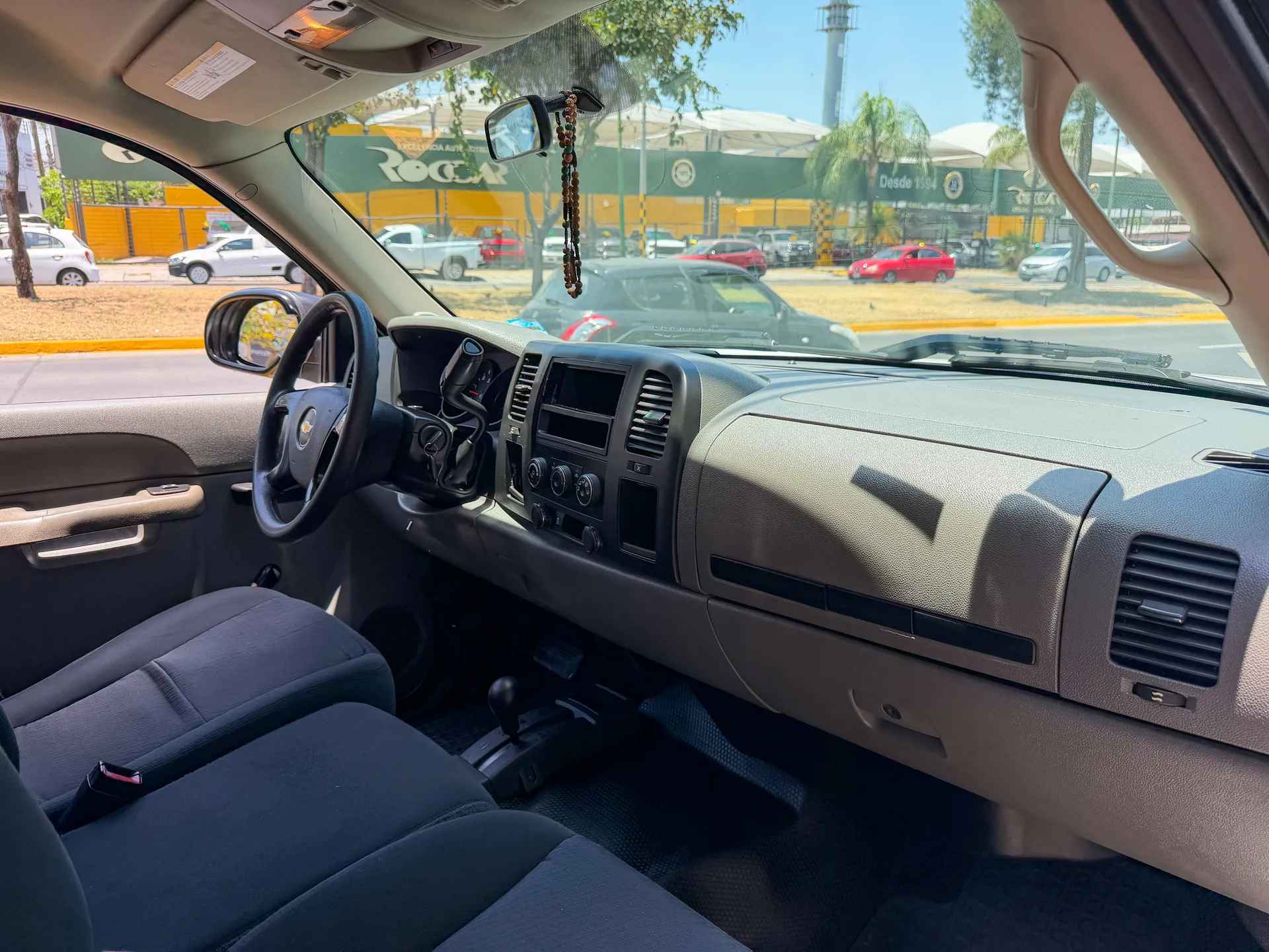 Car image 14