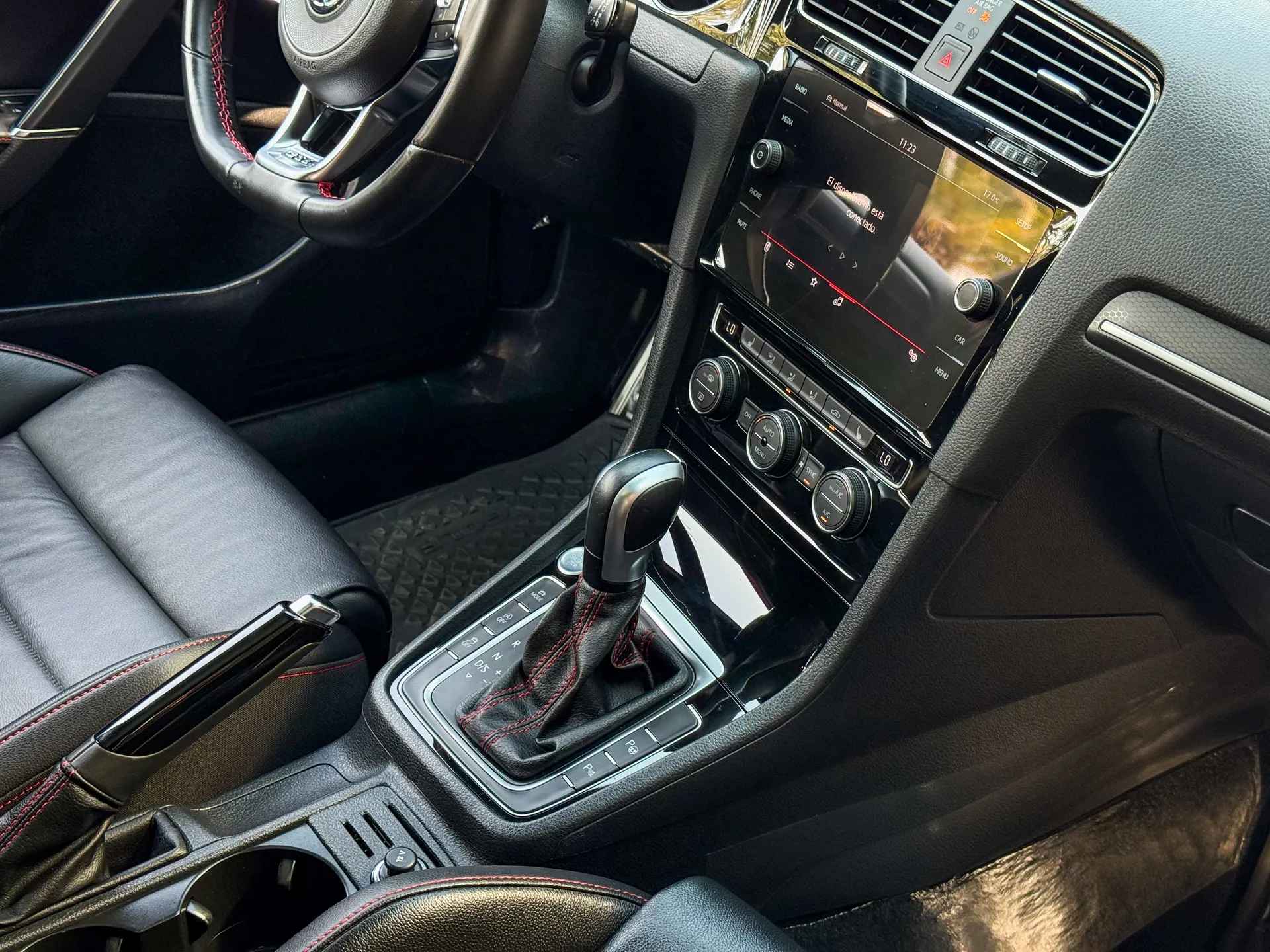Car image 15