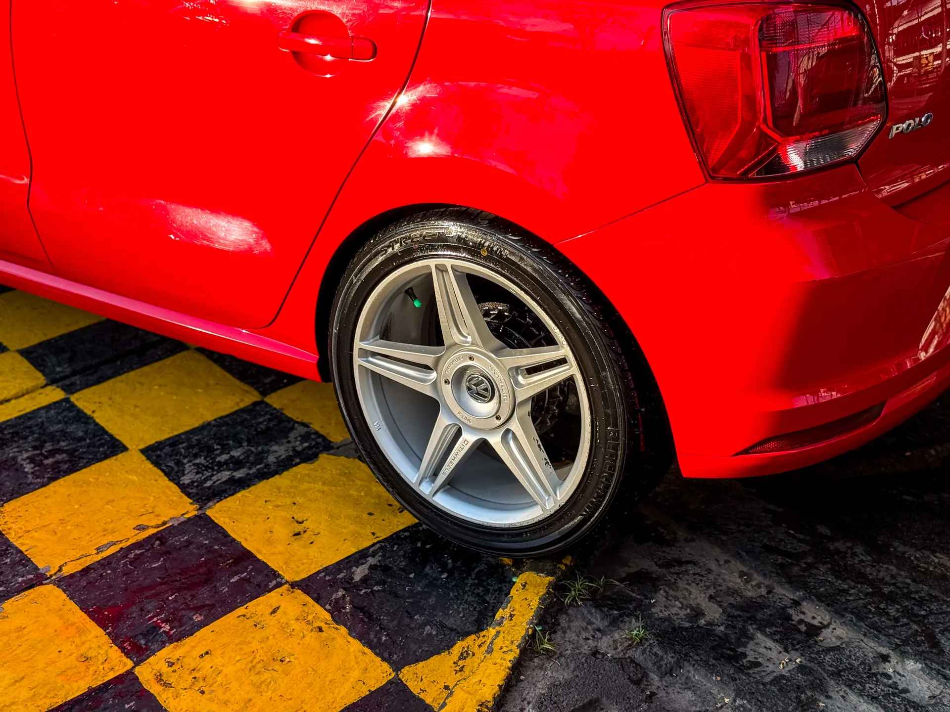 Car image 8