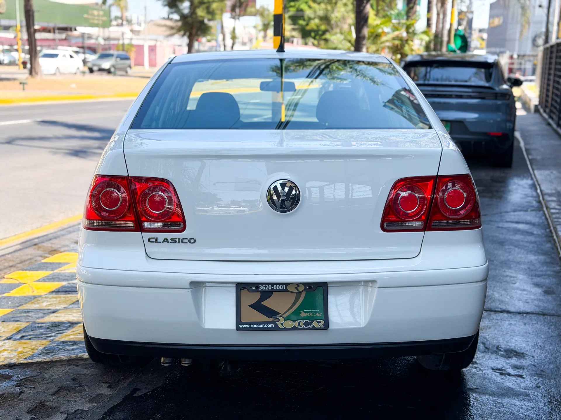 Car image 8