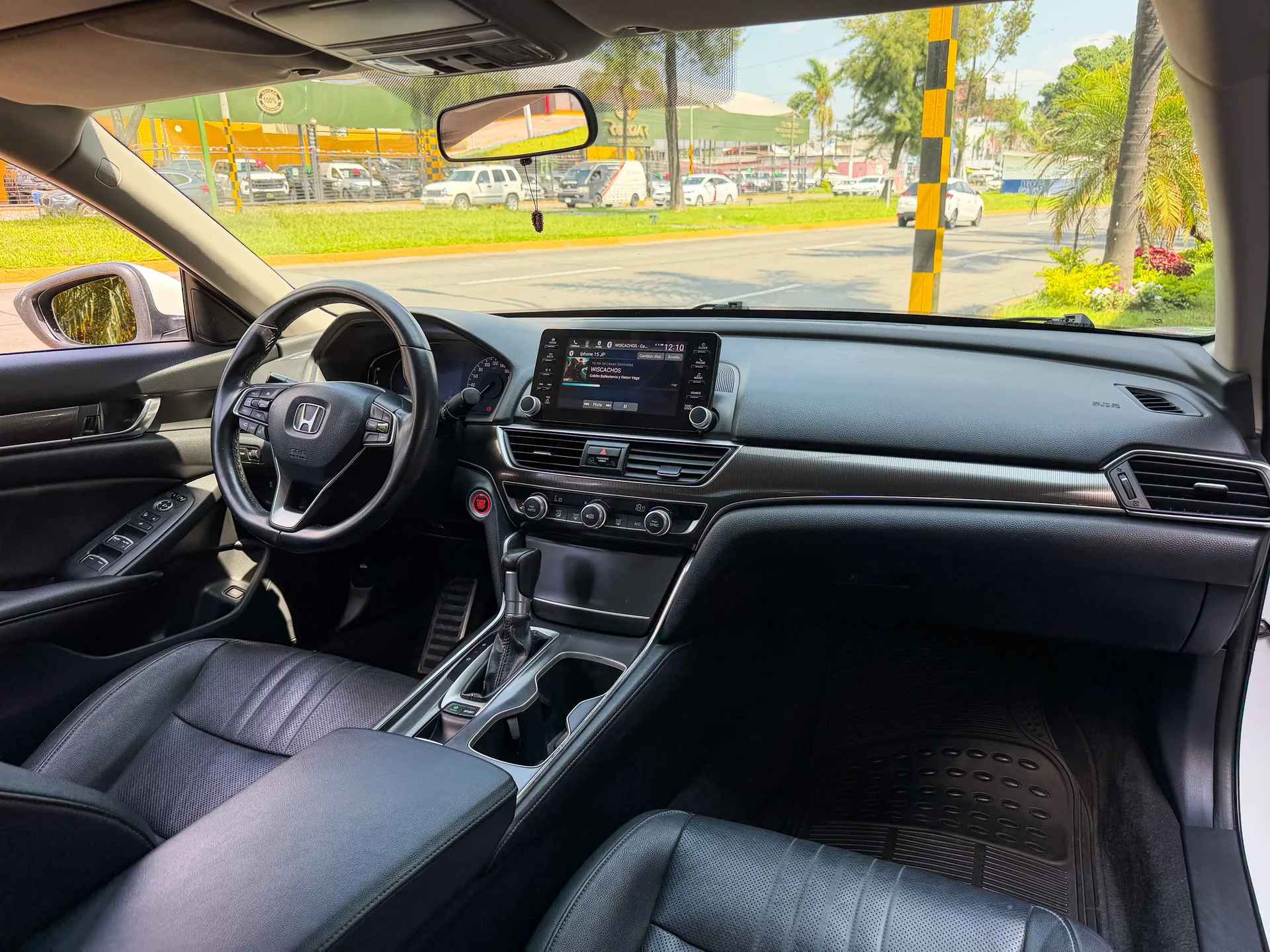 Car image 13