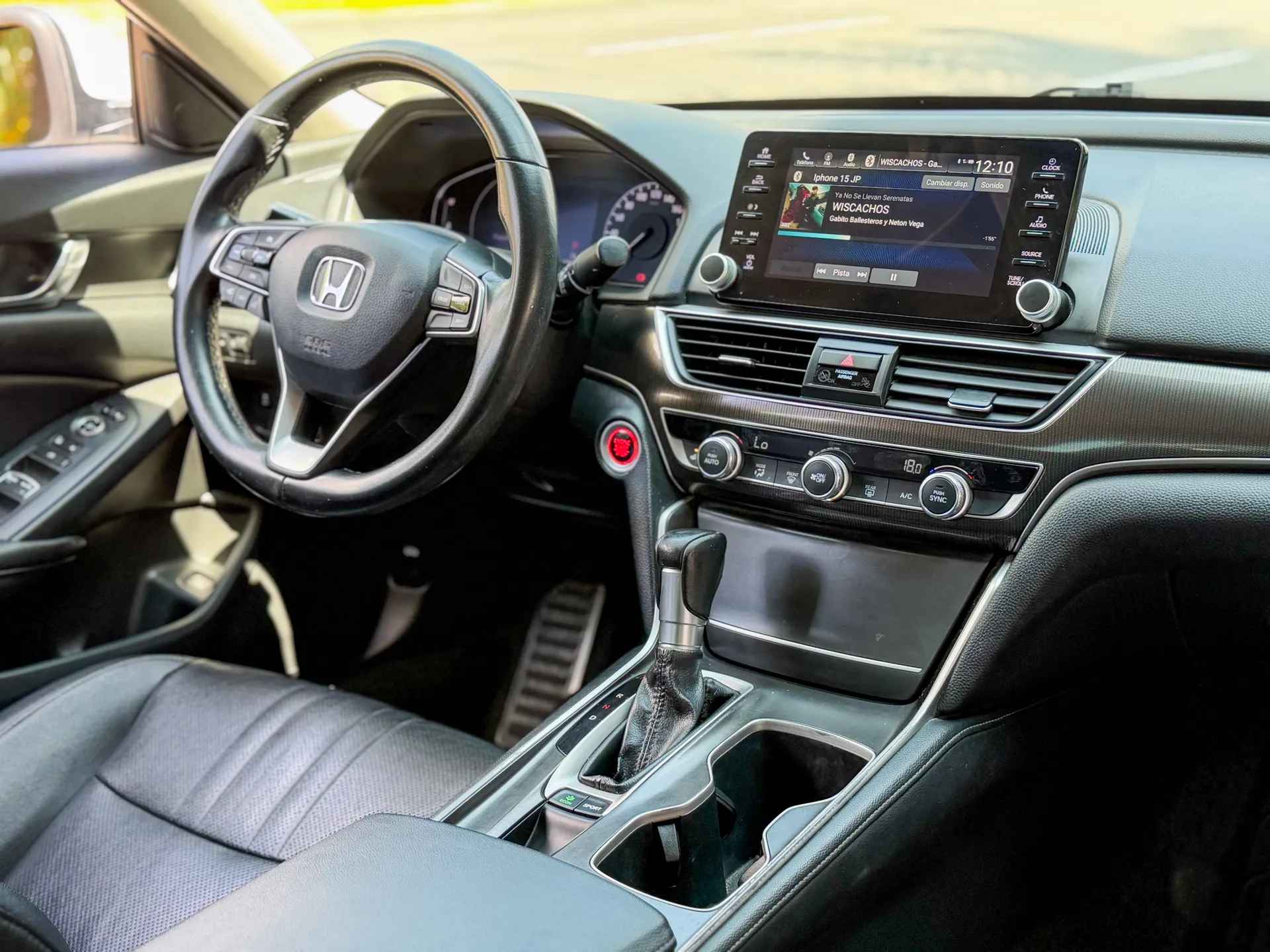 Car image 14