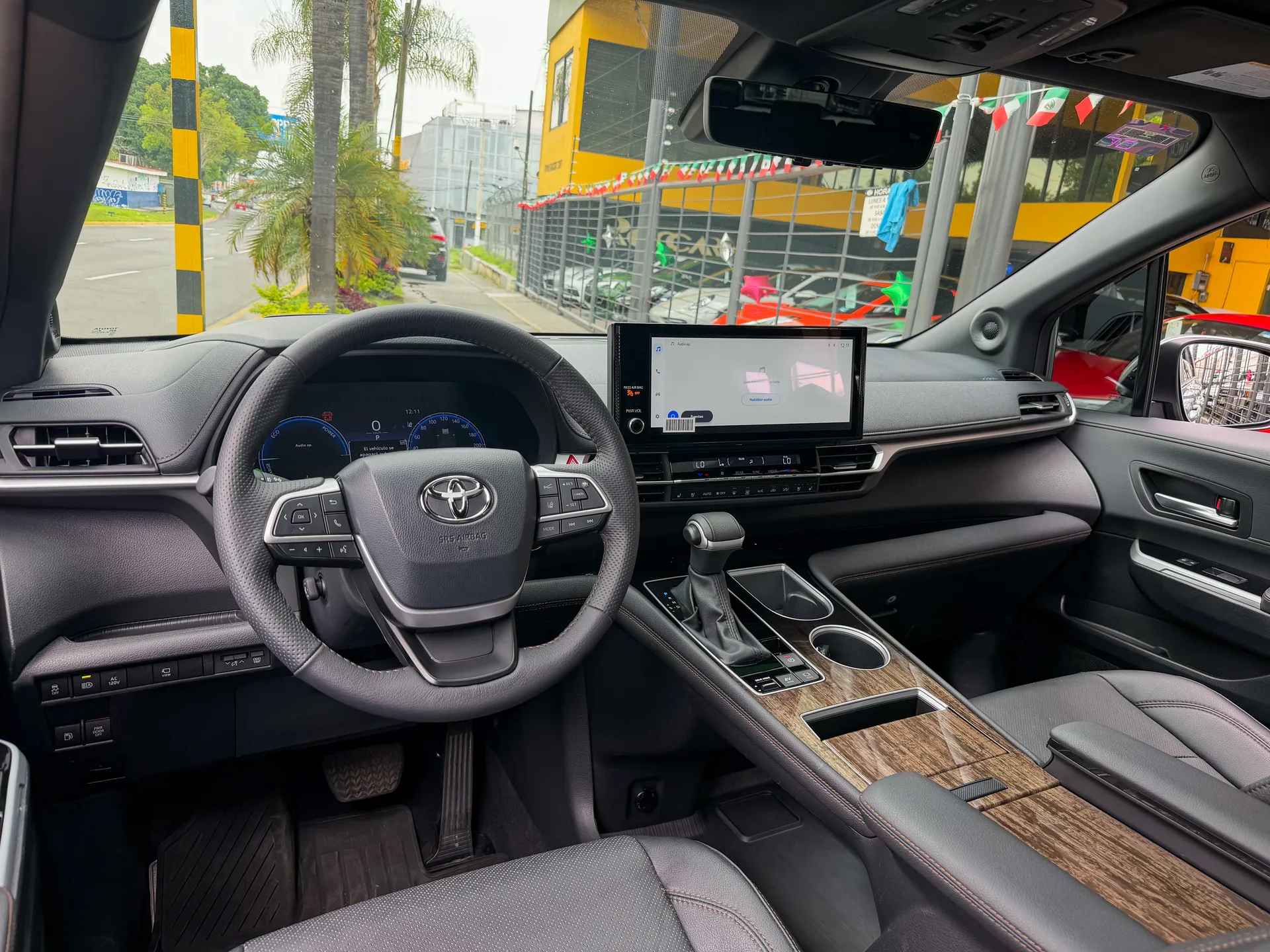 Car image 9