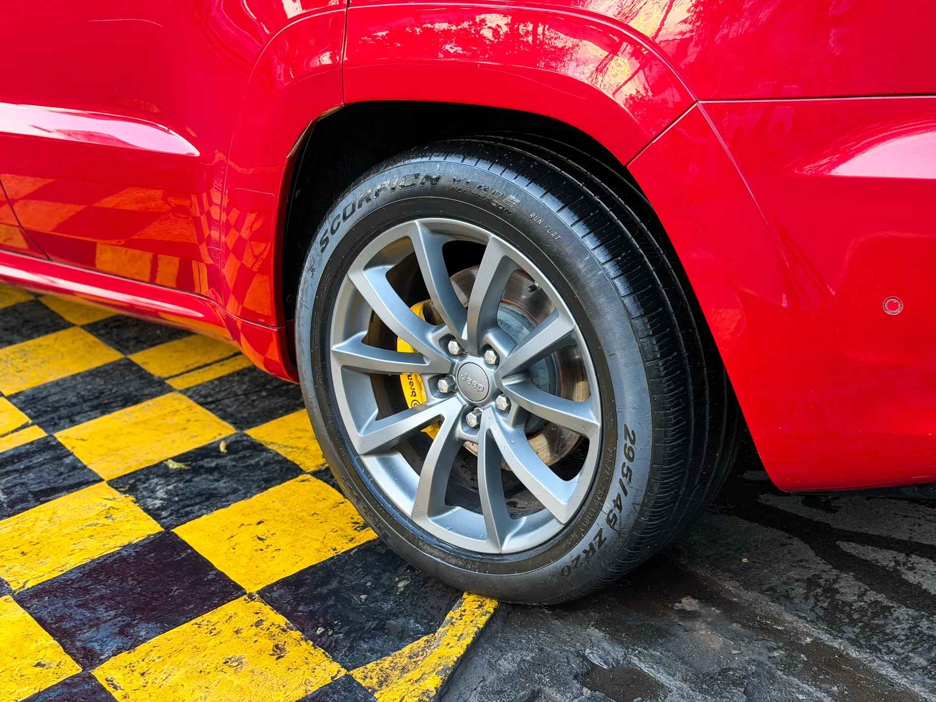 Car image 20