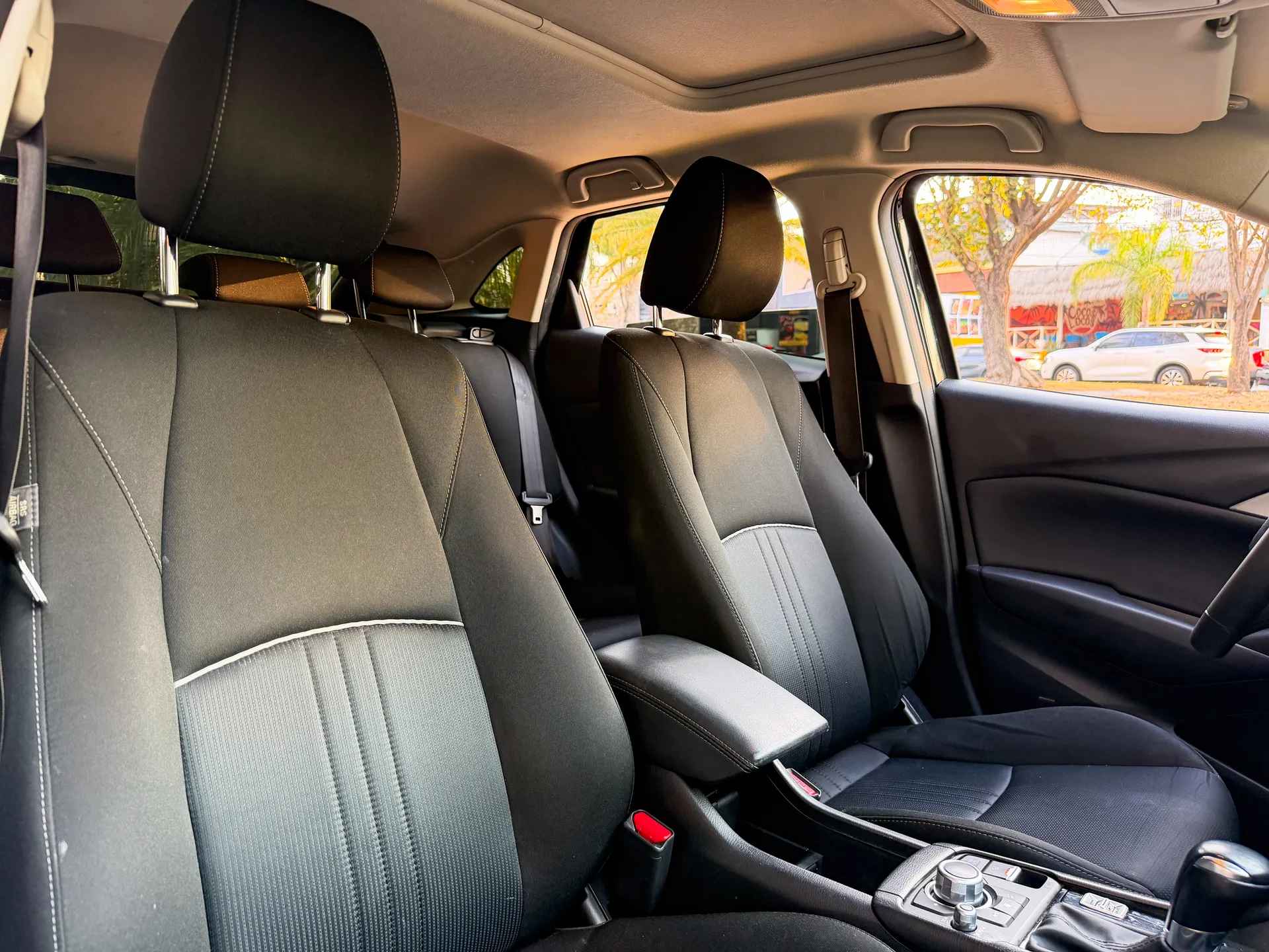 Car image 17