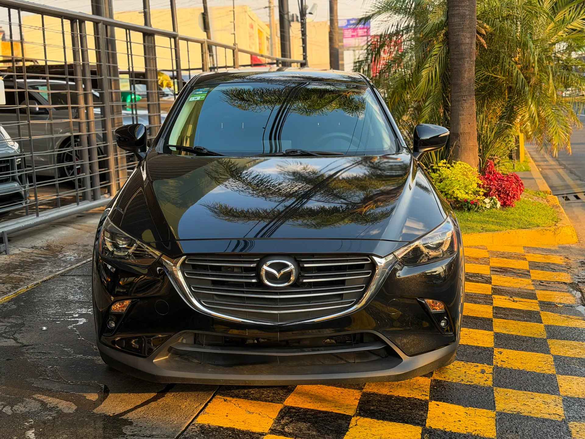 Car image 3