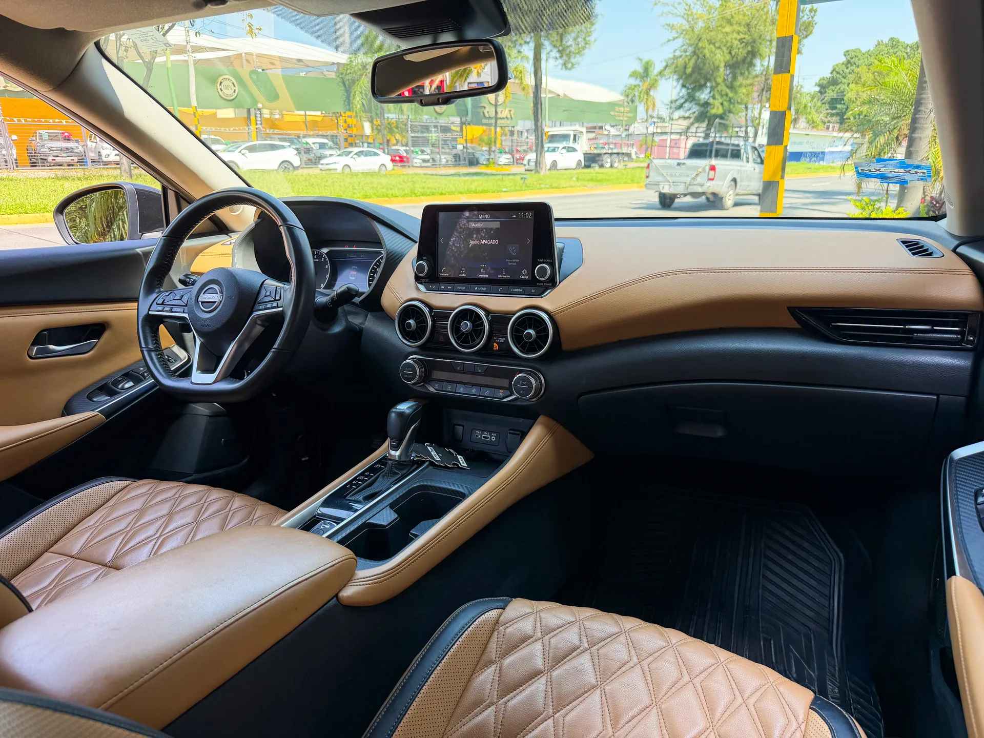 Car image 13