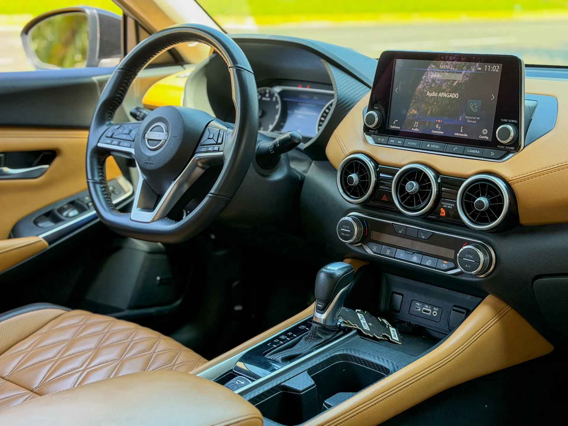 Car image 14