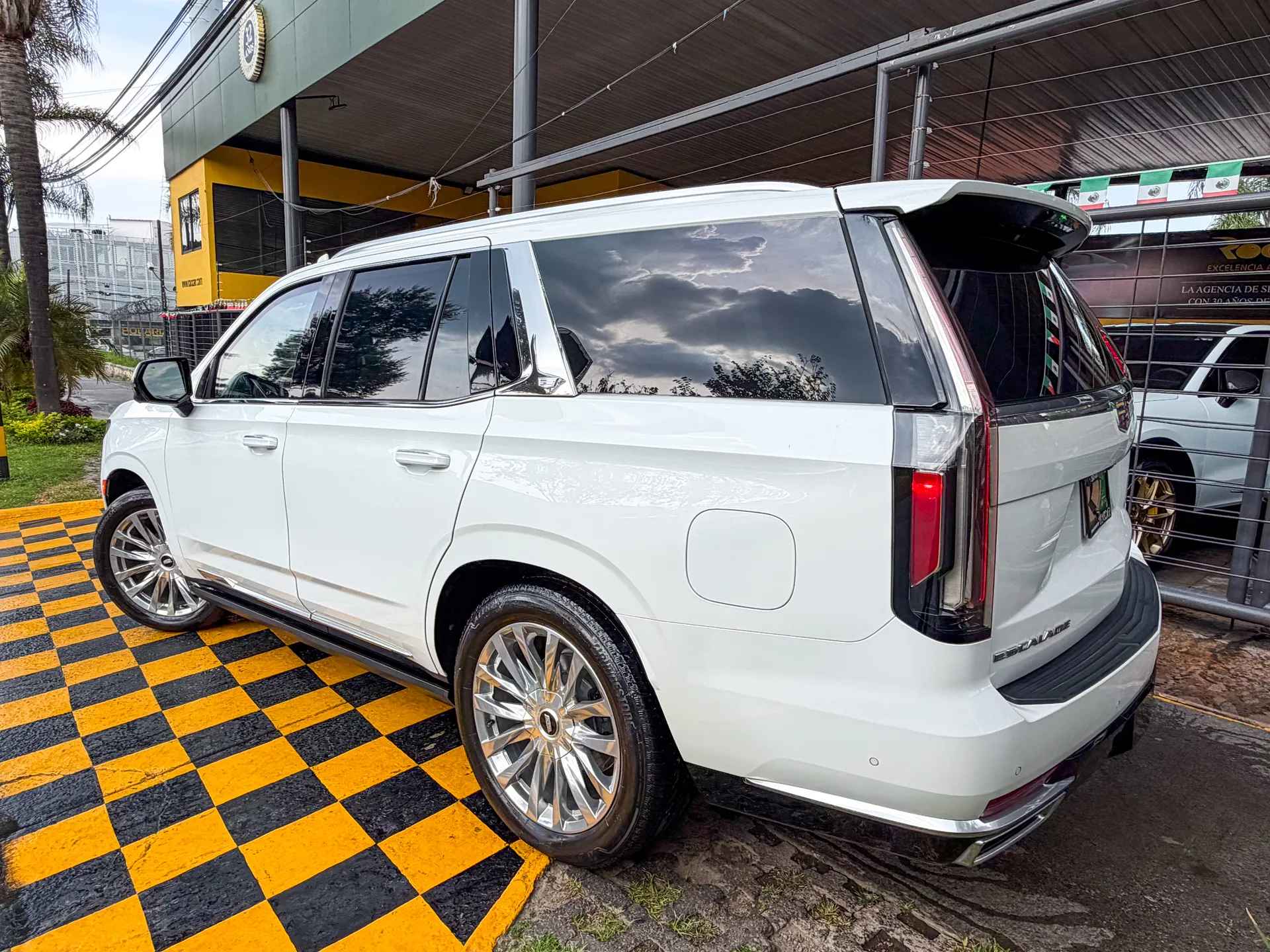 Car image 6