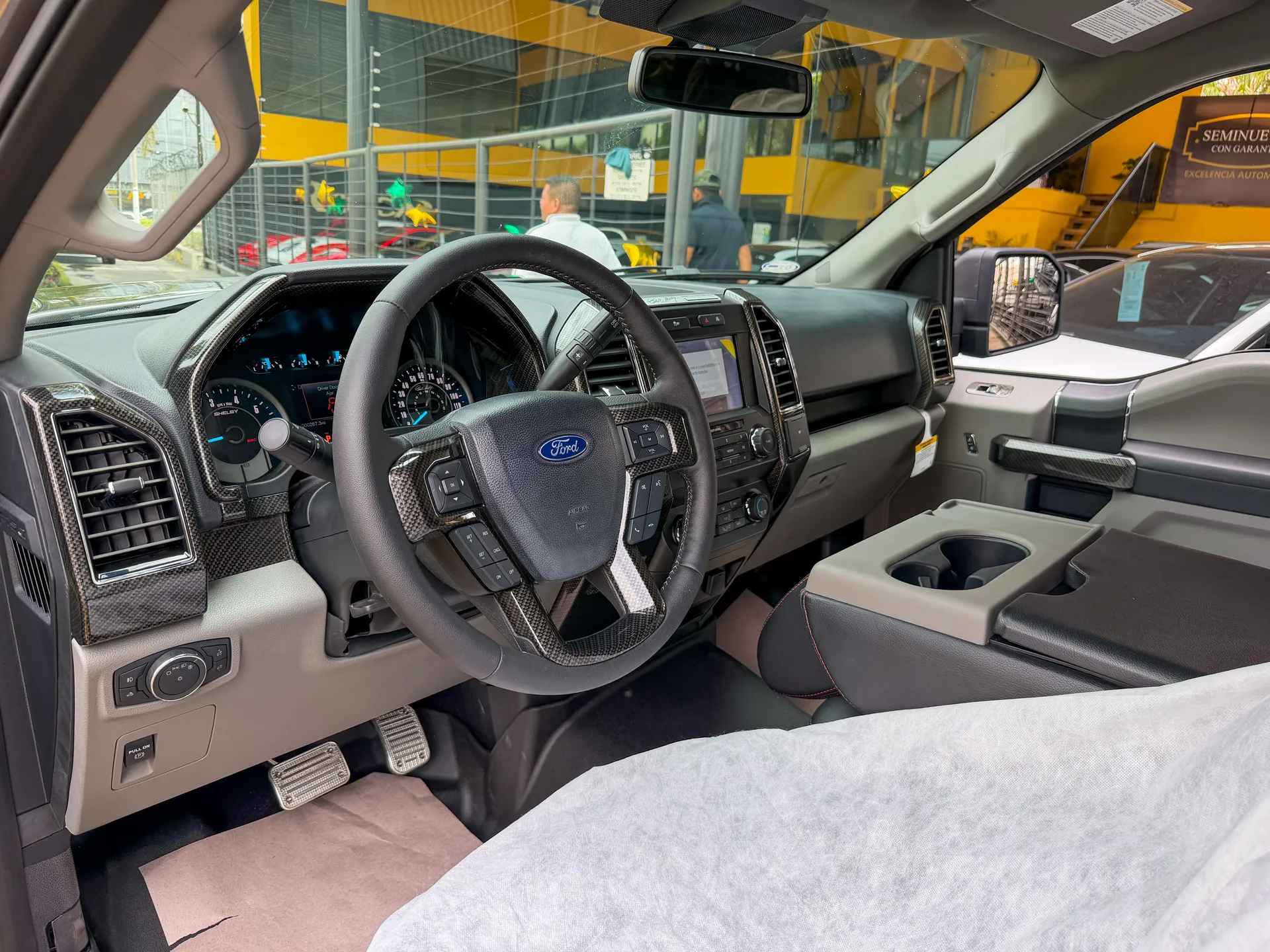 Car image 12