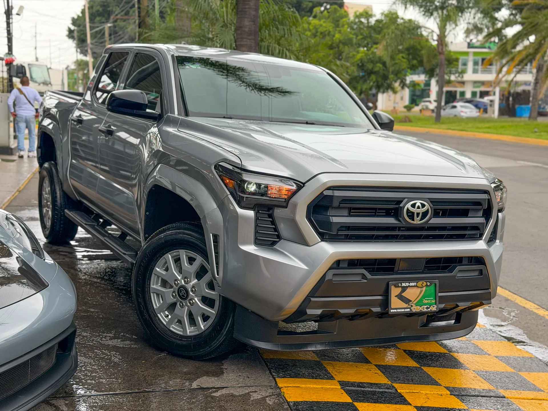 Car image 4