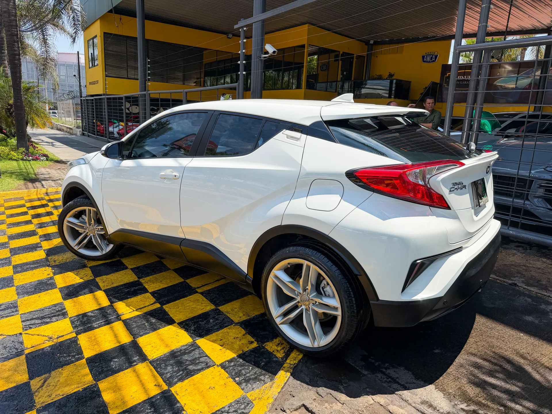 Car image 8