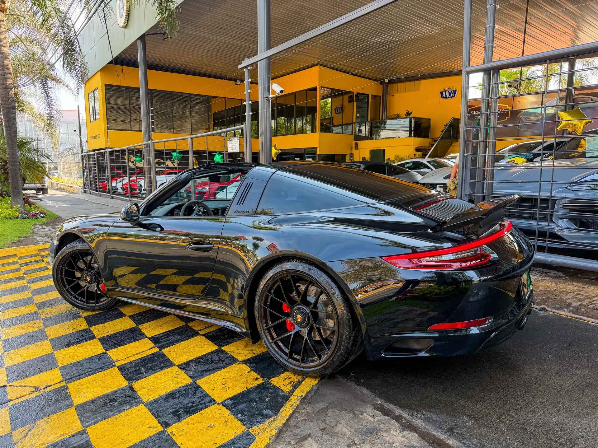 Car image 9