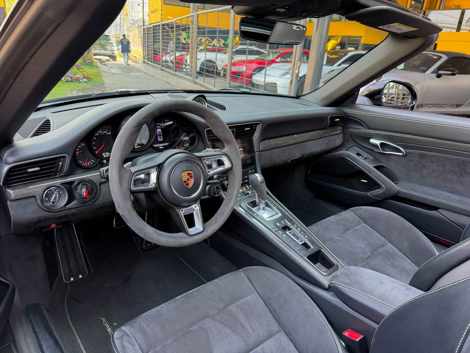 Car image 13