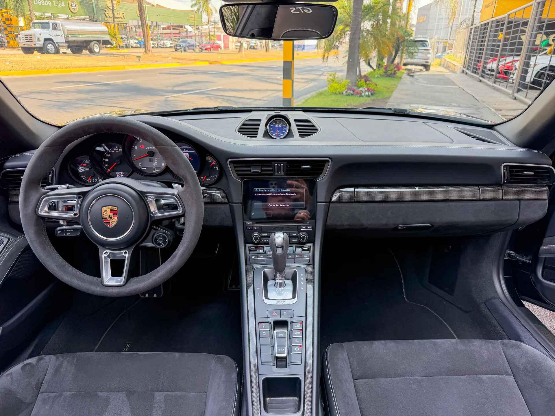 Car image 15