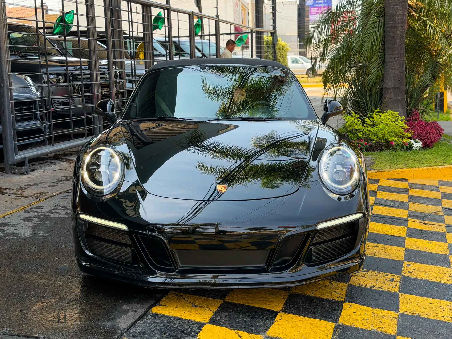 Car image 19