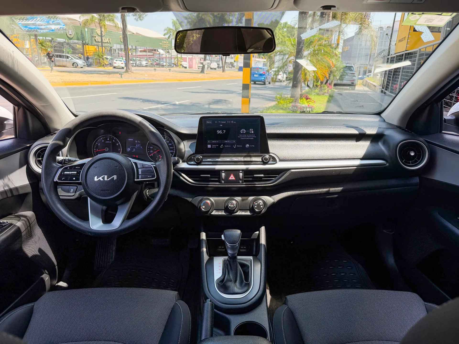 Car image 9