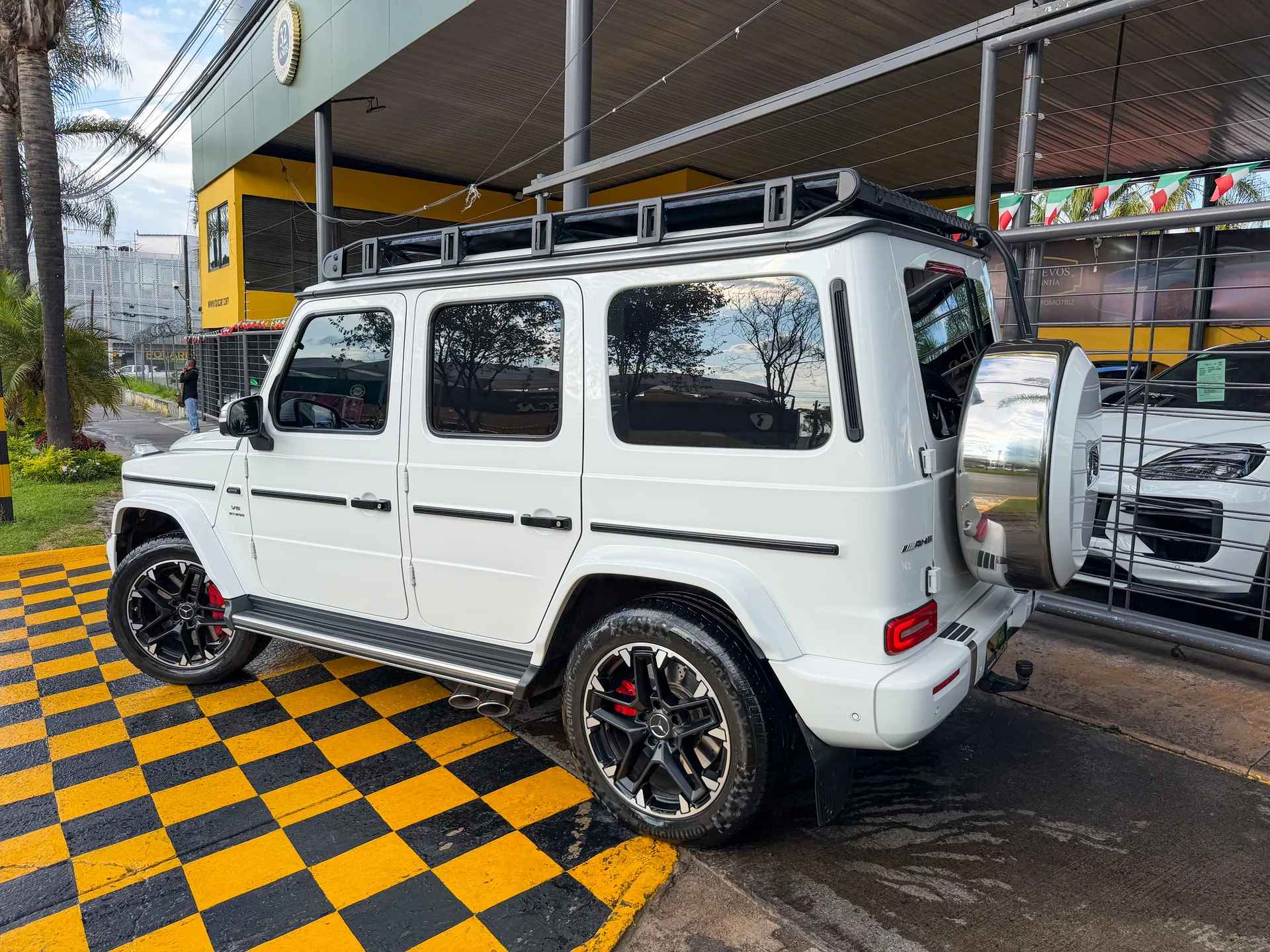 Car image 7