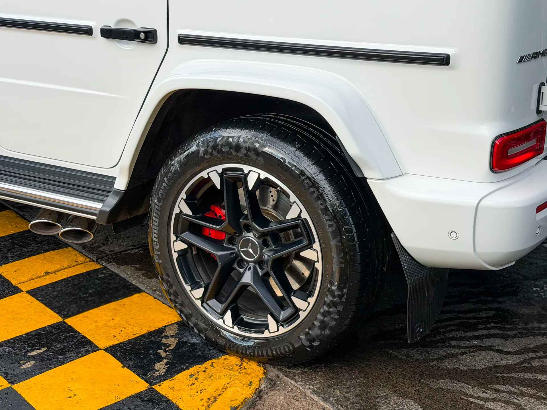 Car image 8