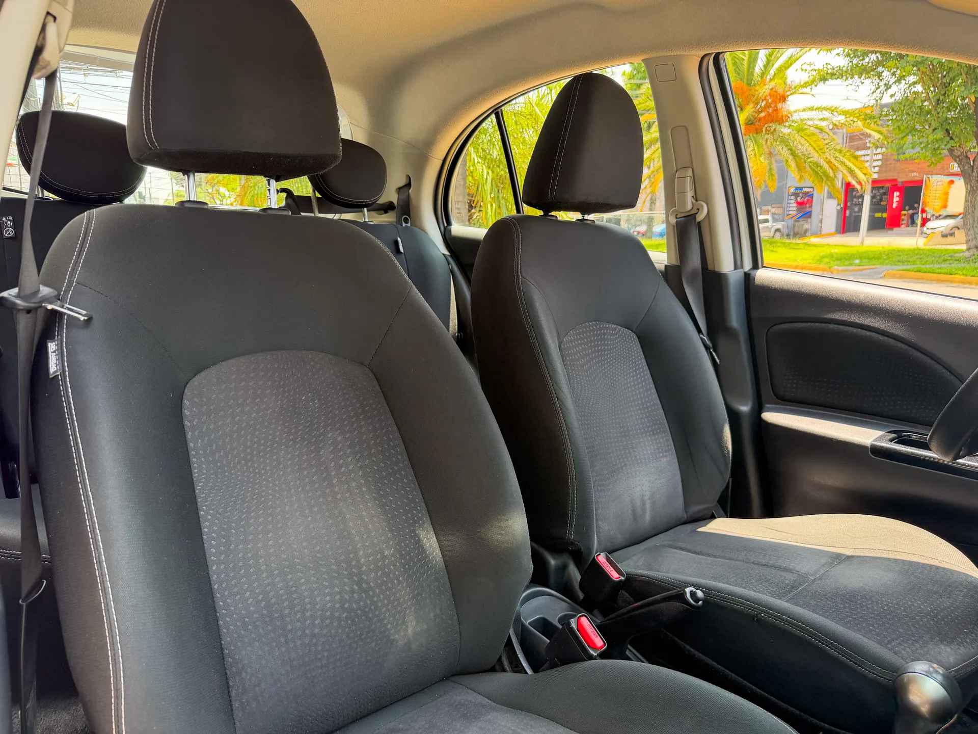 Car image 17