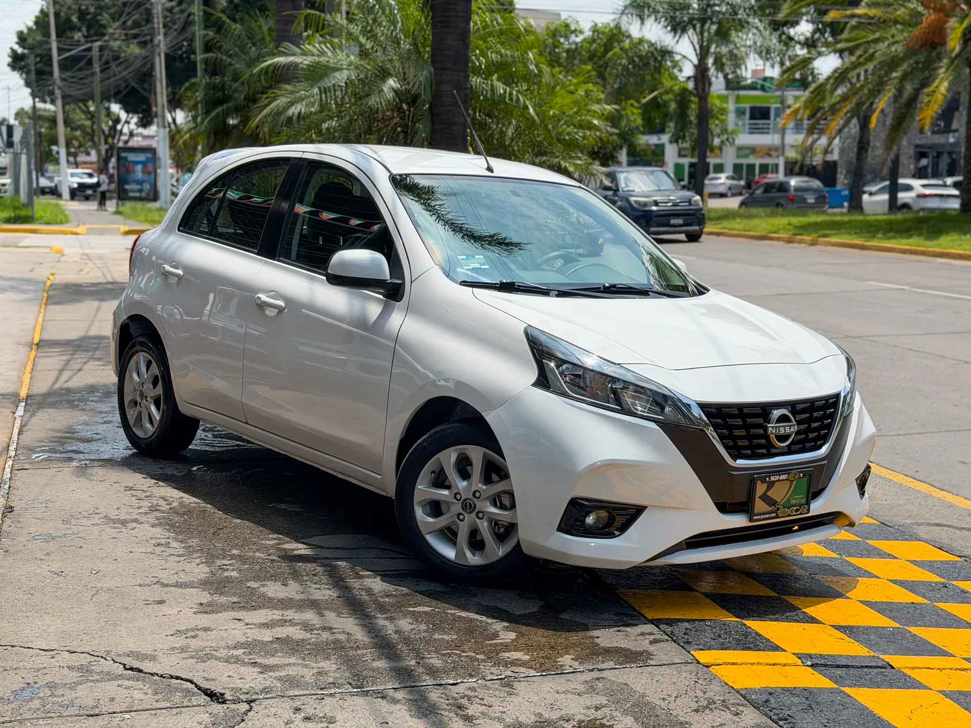 Car image 4