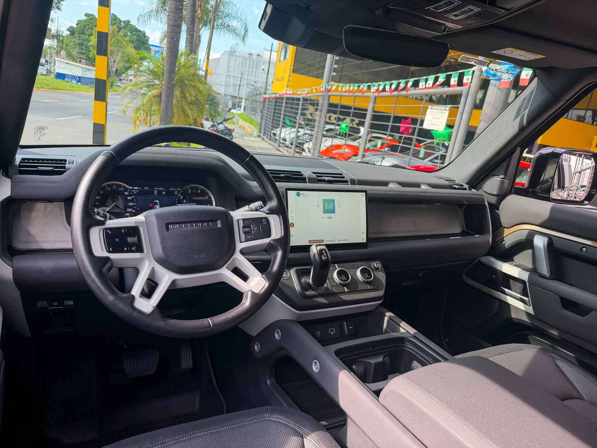 Car image 9