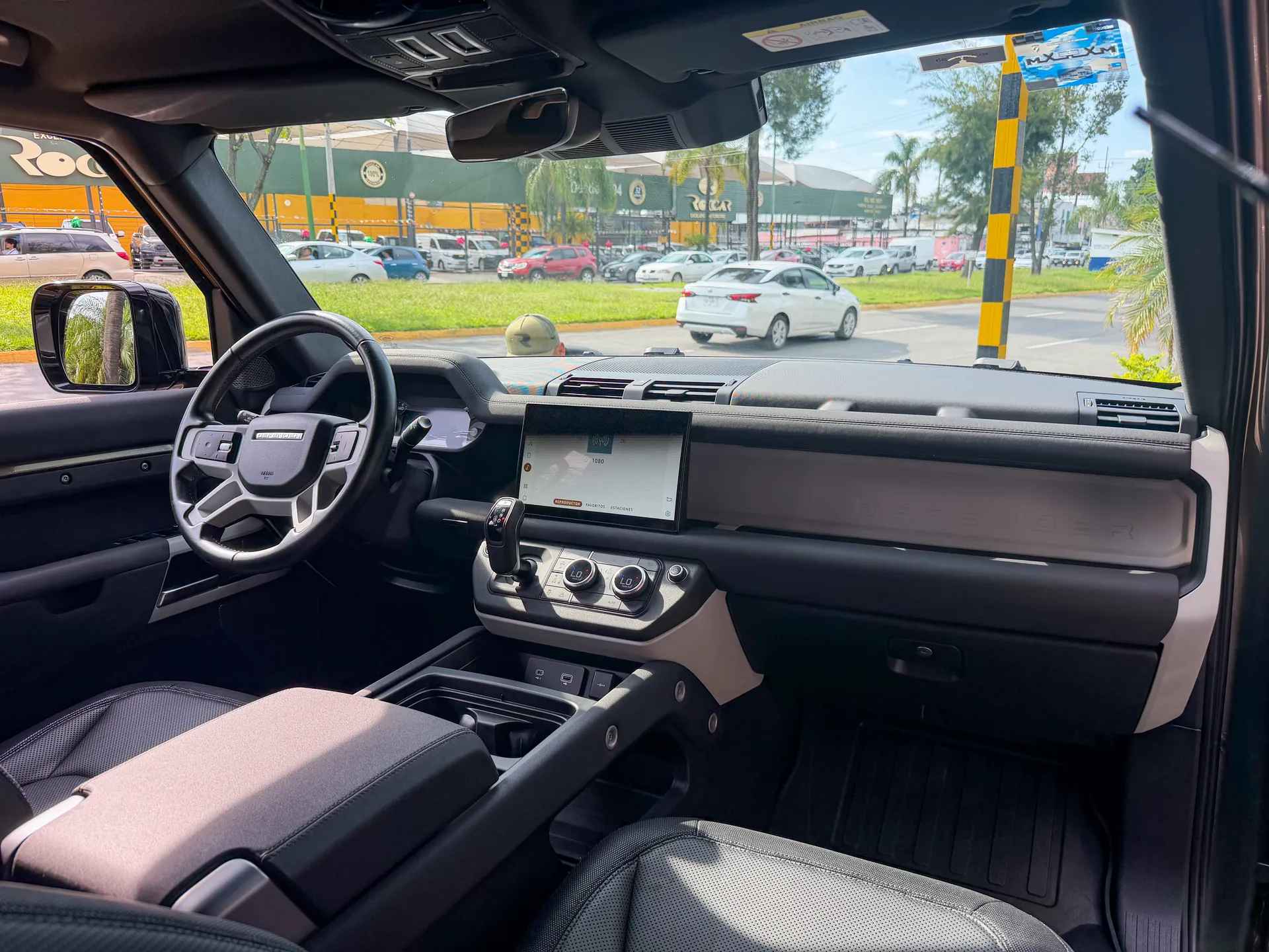 Car image 14