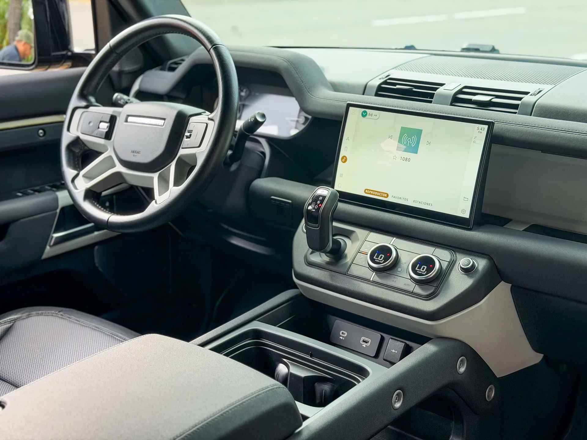 Car image 17
