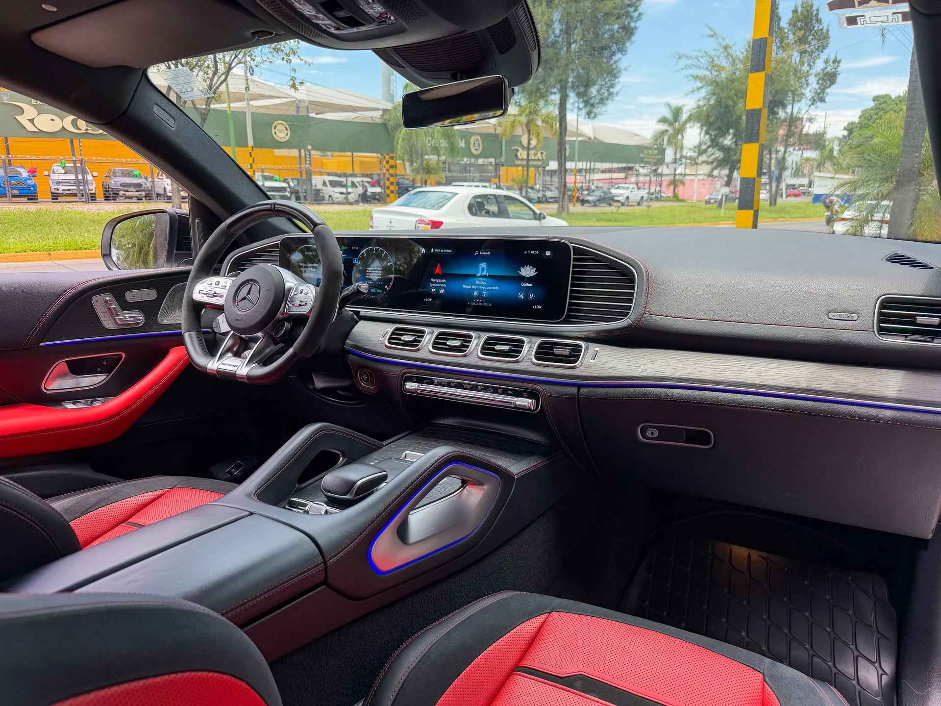 Car image 12