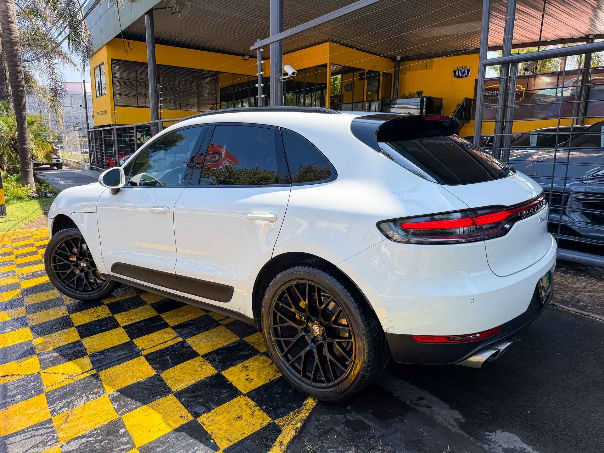 Car image 7