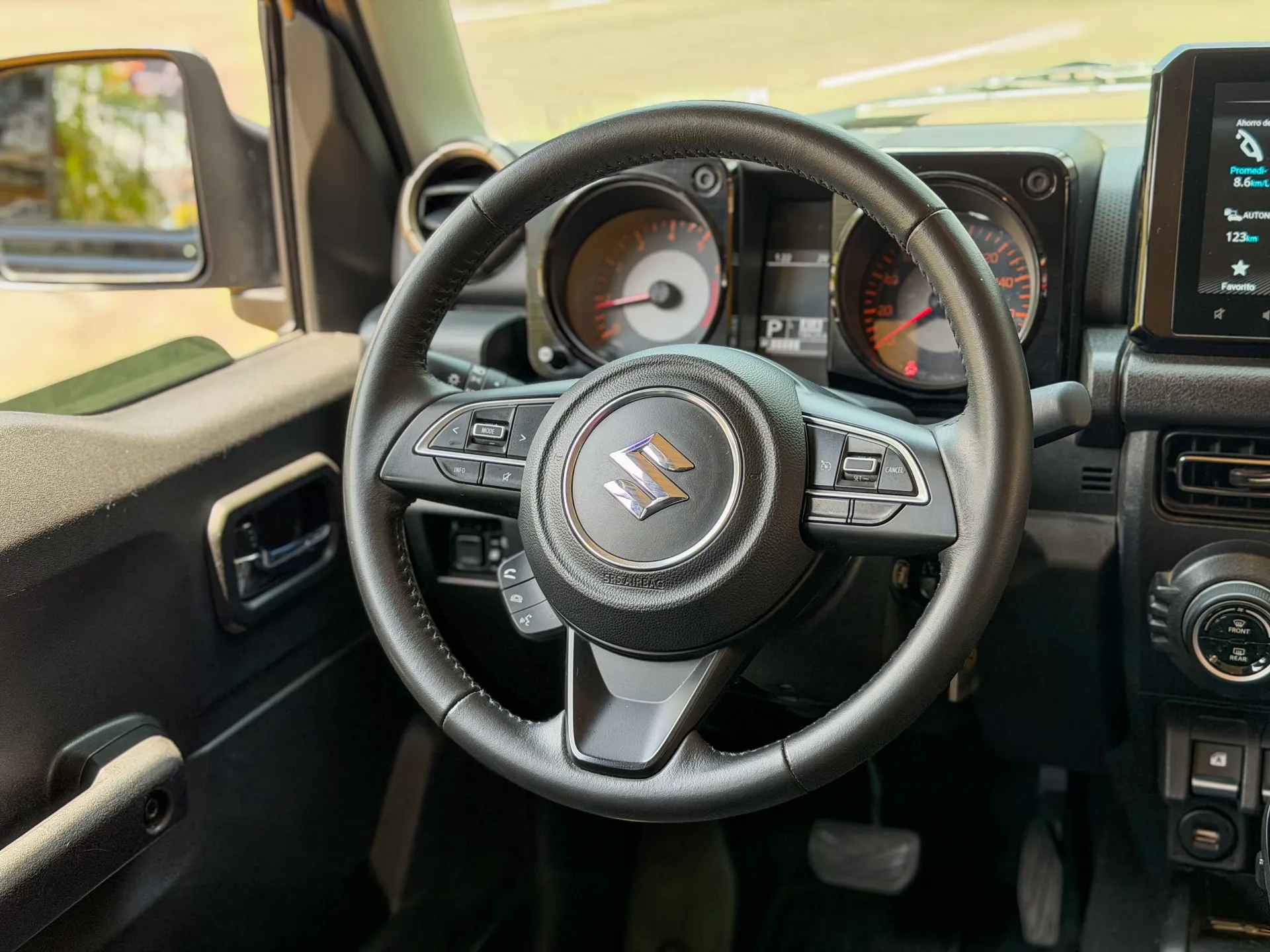 Car image 12