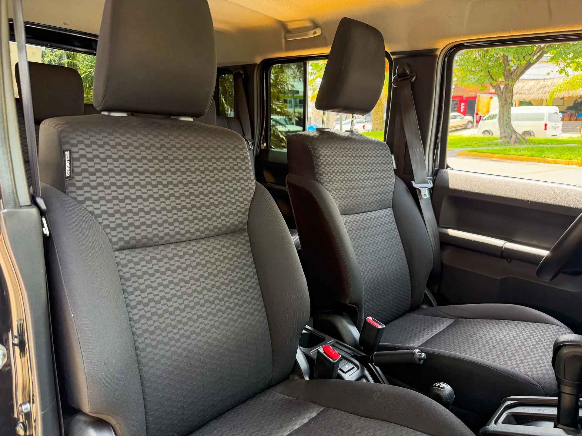 Car image 16