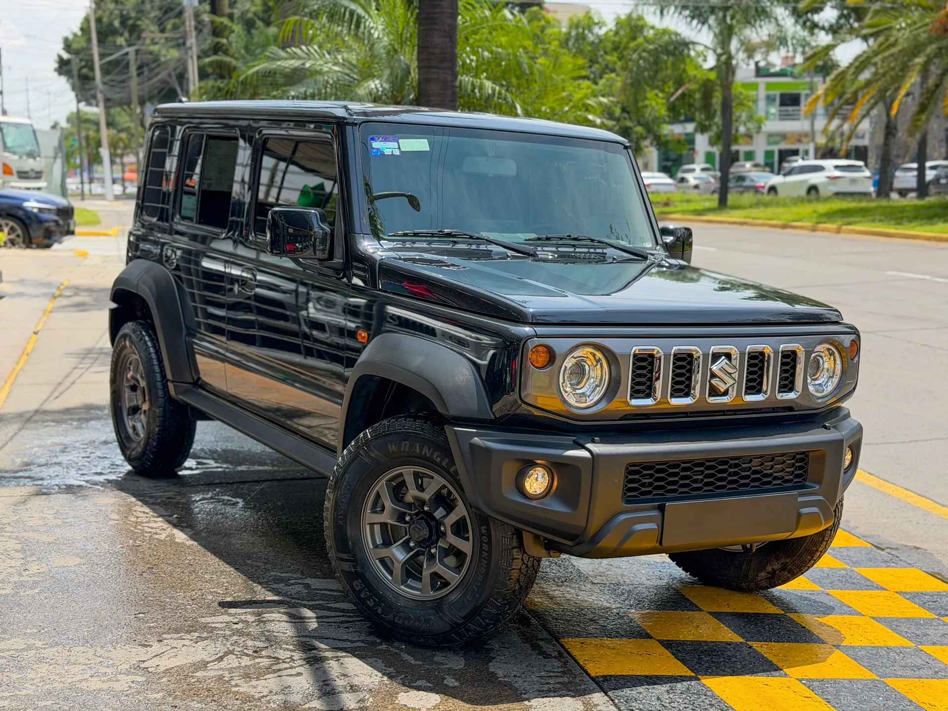 Car image 4