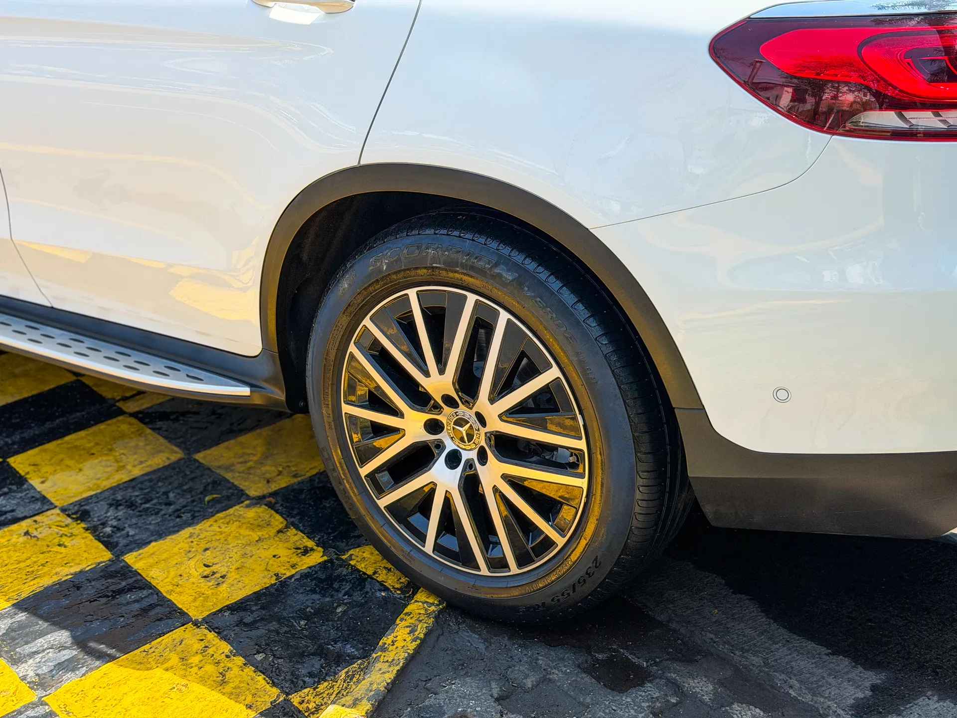 Car image 7