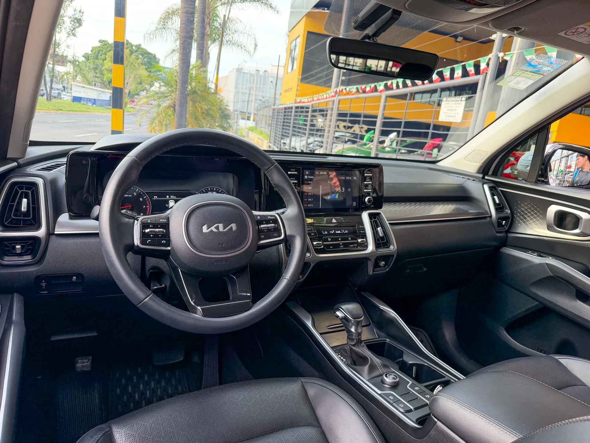 Car image 9