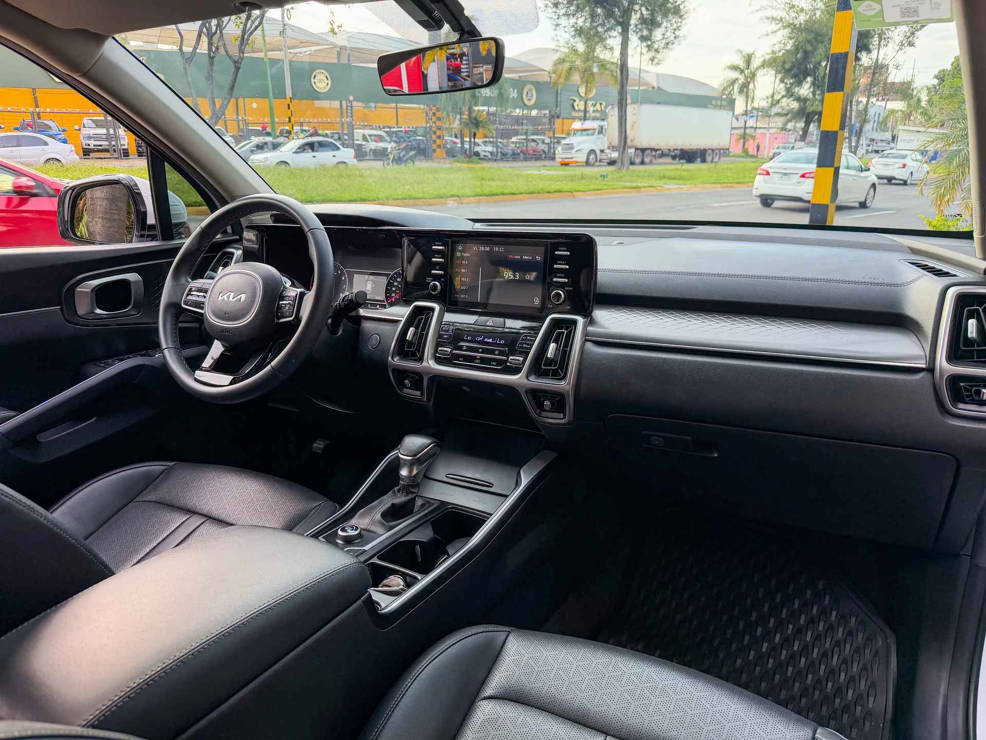 Car image 18
