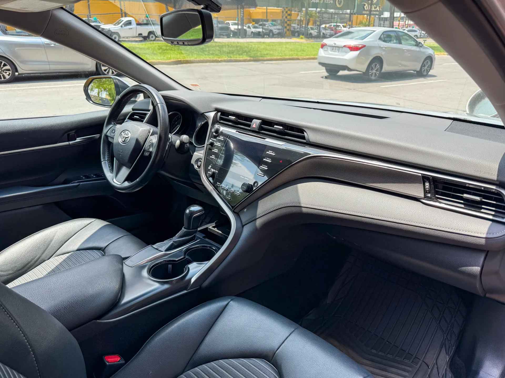 Car image 13