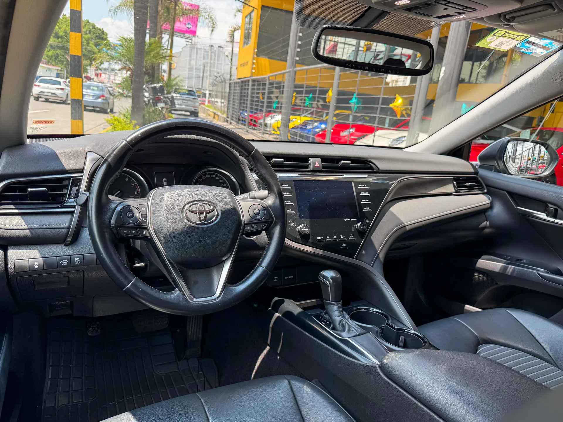 Car image 9